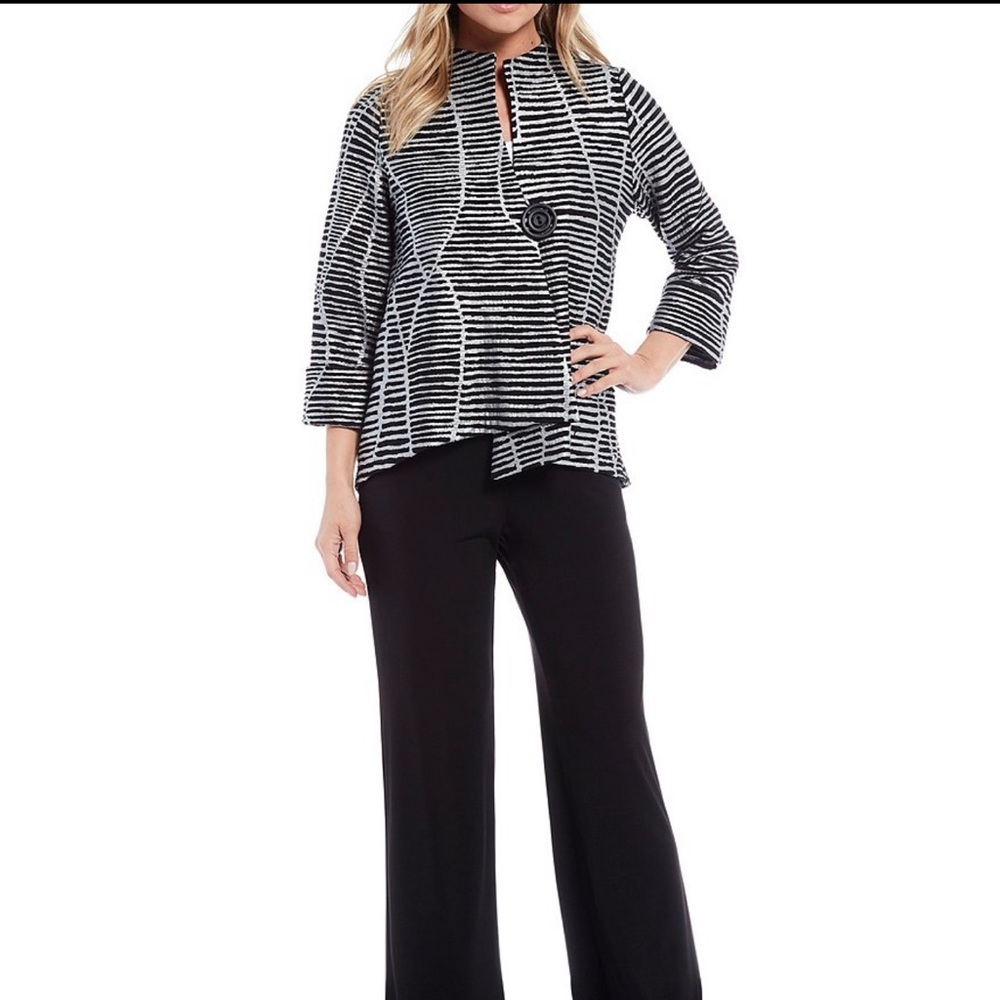 IC Collection
One Button Jacket - Picture 9 of 11